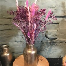 paars en roze tinten met gouden vaas